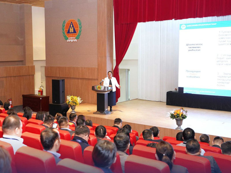 Хууль бус алт олборлогчидтой хатуу тэмцэх шаардлагатай гэв